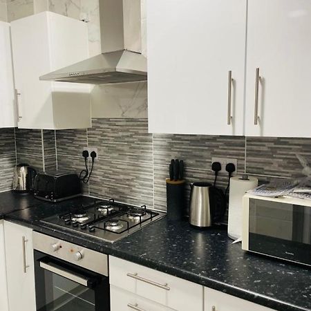 Superb And Comfortable 3Bd Home In Dagenham Exterior photo